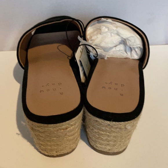 Memory foam black & mavis burlap slide heels - Picture 6 of 10